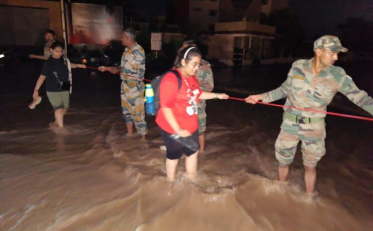  दिल्ली में बाढ़ का खतरा, घरों में घुसा यमुना का पानी,अलर्ट जारी