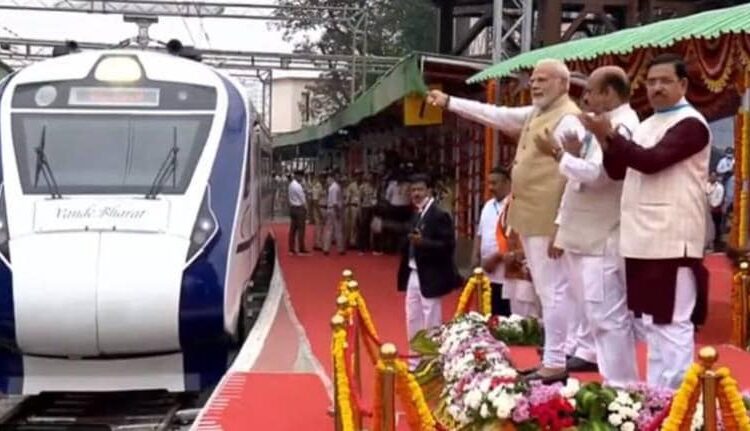  पीएम मोदी आज गोरखपुर में 2 वंदे भारत एक्सप्रेस ट्रेन को दिखाएंगे हरी झंडी