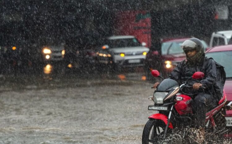  दिल्ली-एनसीआर में झमाझम बारिश,मौसम हुआ कूल,उमस से मिली राहत
