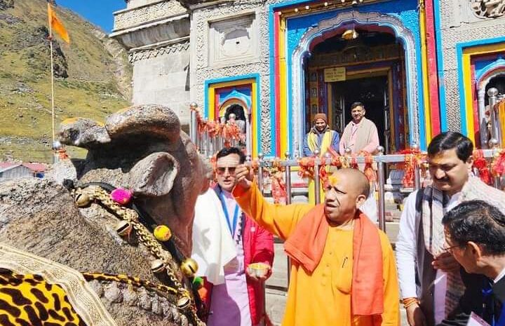 बाबा केदारनाथ के शरण में पहुंचे मुख्यमंत्री योगी,जय श्री राम एवं बाबा केदारनाथ के लगाए जयकारे