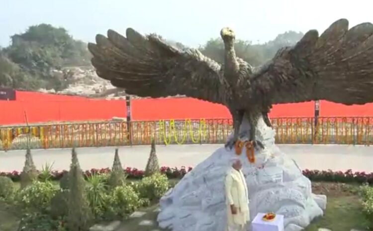  प्रधानमंत्री मोदी ने राम मंदिर परिसर में की जटायु की मूर्ति का अनावरण,कुबेर टीला पर स्थित है ‘जटायु’ की मूर्ति