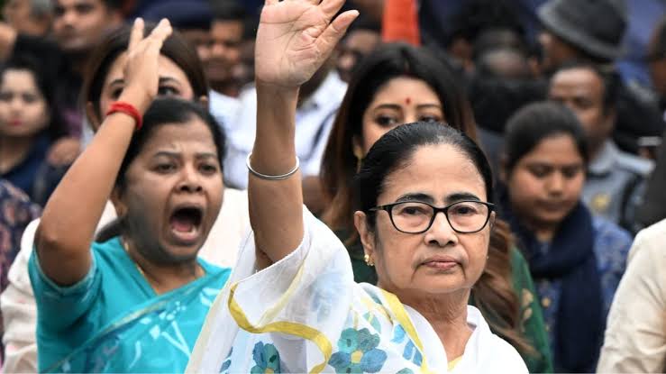  ममता बनर्जी आज पश्चिम बंगाल की 42 सीट पर प्रत्याशियों के नामों का करेंगी ऐलान,अकेले लड़ेगी टीएमसी