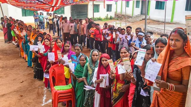  बिहार के आठ सीटों पर मतदान जारी,भाजपा-जदयू और कांग्रेस की दांव पर लगी है प्रतिष्ठा