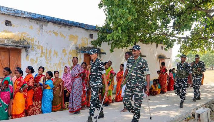  पश्चिम बंगाल में महिलाओं ने किया थाने का घेराव,वोटिंग के बीच संदेशखाली में बिगड़े हालात!