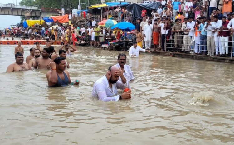  डिप्टी सीएम सम्राट चौधरी ने उतारा मुरेठा,सरयू में लगाई डुबकी