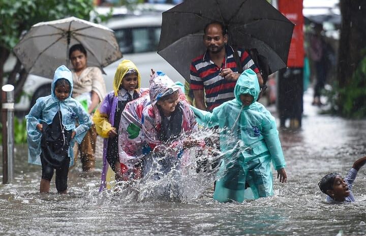  20 राज्यों में तूफानी बारिश का अलर्ट हुआ जारी,दिल्ली,यूपी,पंजाब और बिहार में लोगों का जीवन हुआ अस्त-व्यस्त