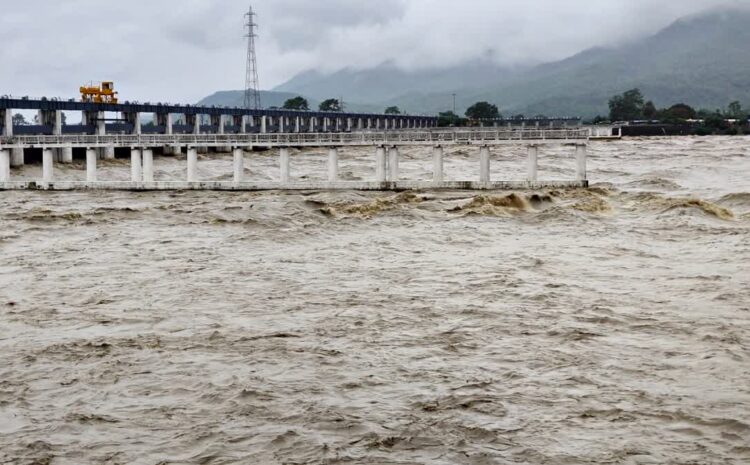  बिहार में कई जगहों पर बाढ़ जैसे हुई हालात,नेपाल में हो रही लगातार बारिश के कारण उफान पर पहुंची नदियां