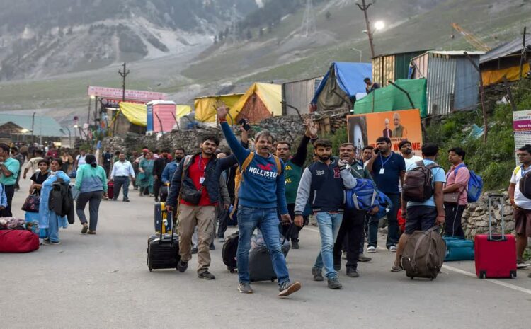  बाबा बर्फानी के दर्शन के लिए आज 4132 तीर्थयात्रियों का जत्था हुआ रवाना,19 अगस्त को होगा पवित्र अमरनाथ यात्रा का समापन