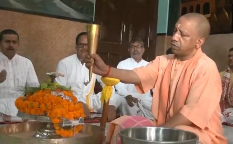  गुरु पूर्णिमा के अवसर पर हरिद्वार और अयोध्या में उमड़ी भक्तों की भीड़,CM योगी ने गोरखनाथ मंदिर में की पूजा
