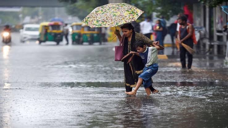 दिल्ली वालों के लिए मौसम विभाग ने जारी की अलर्ट,लगातार होने वाली है भारी बारिश