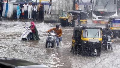 महाराष्ट्र में भारी बारिश के चलते बाढ़ जैसी बनी हालात,लोगों को एयरलिफ्ट करने की तैयारी में जुटी शिंदे सरकार