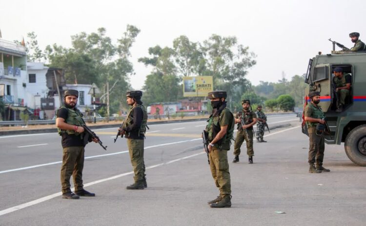  जम्मू-कश्मीर में चप्पे-चप्पे पर बरती जा रही है सतर्कता,हालात को देखते हुए बढ़ाई गई सुरक्षा व्यवस्था