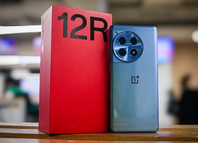 OnePlus 12R की कीमत में आई बड़ी गिरावट,कंपनी ने सस्ता कर दी अपना फोन